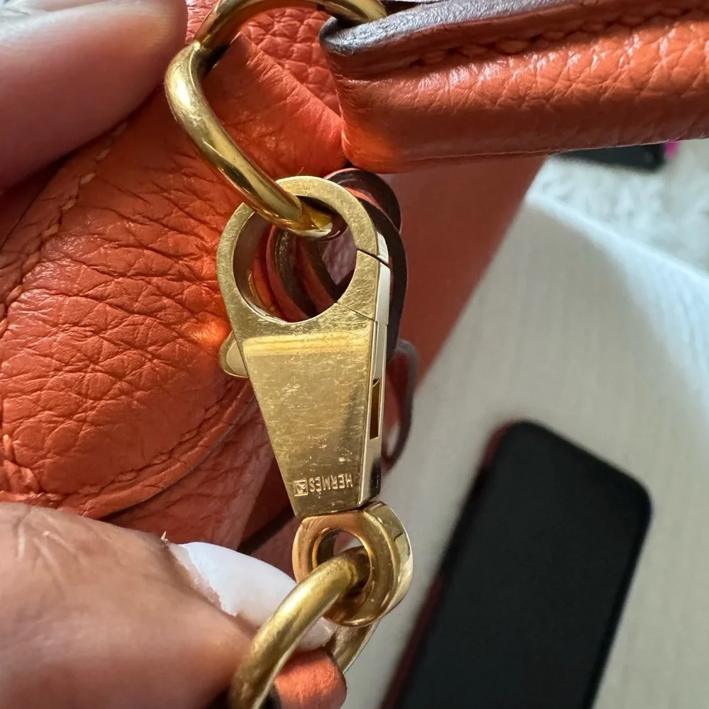 Hermes Orange Kelly 32 with Gold Hardware and shoulder strap (authentic) - Picture 4 of 12